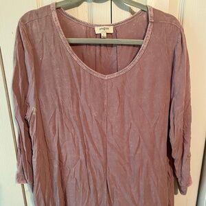 Quarter sleeve boutique top